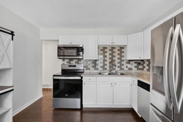 3826 E 40th Street, Des Moines, IA 50317