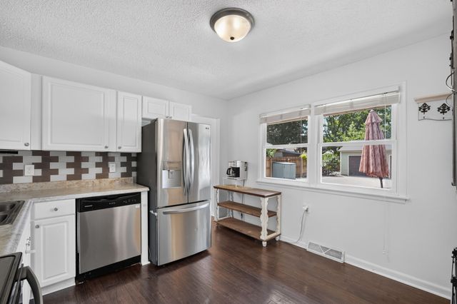 3826 E 40th Street, Des Moines, IA 50317