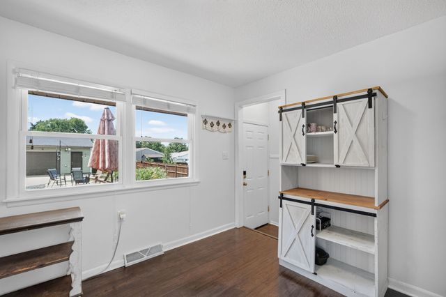 3826 E 40th Street, Des Moines, IA 50317