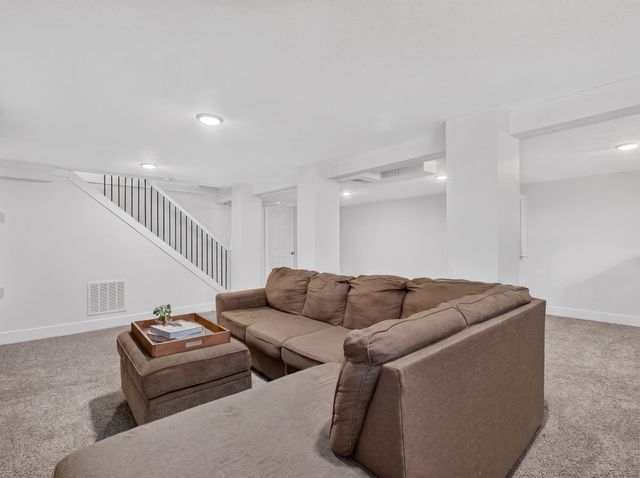 3826 E 40th Street, Des Moines, IA 50317