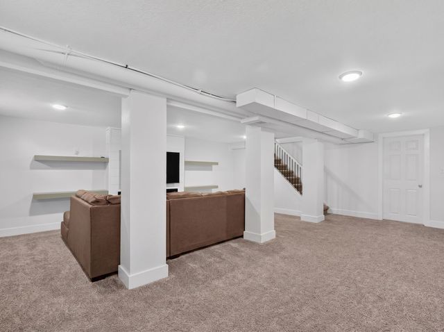 3826 E 40th Street, Des Moines, IA 50317