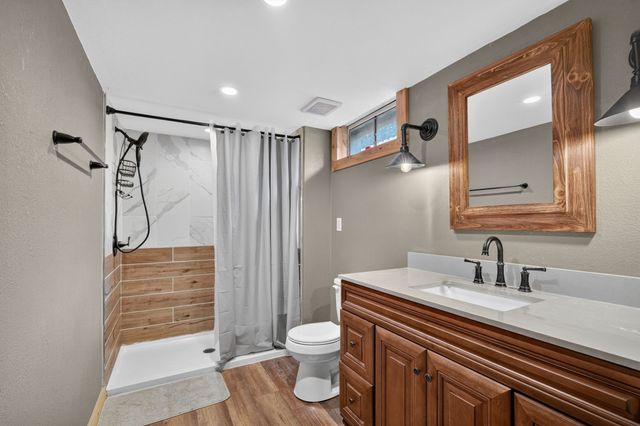 3826 E 40th Street, Des Moines, IA 50317