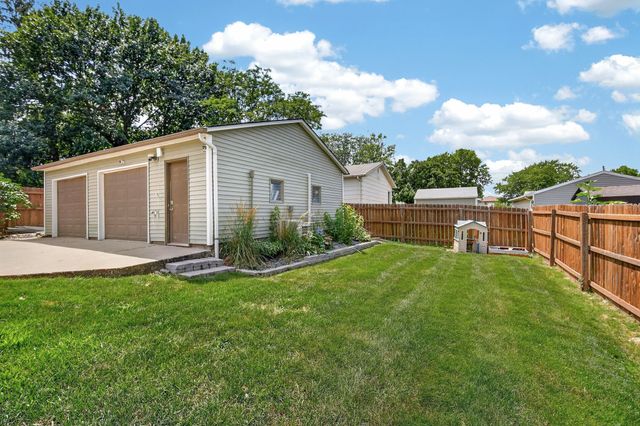 3826 E 40th Street, Des Moines, IA 50317
