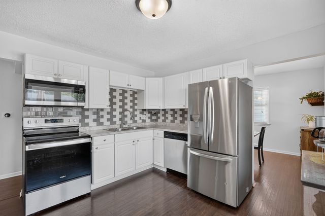 3826 E 40th Street, Des Moines, IA 50317