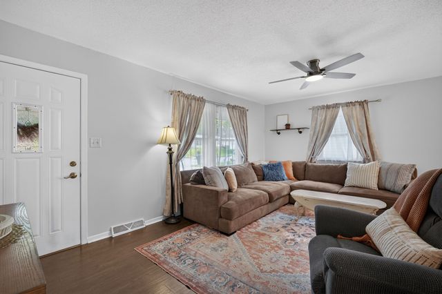 3826 E 40th Street, Des Moines, IA 50317