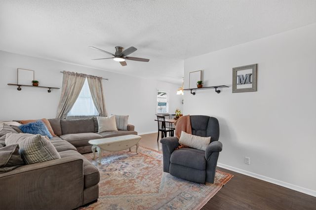 3826 E 40th Street, Des Moines, IA 50317