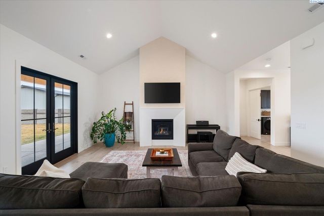 1120 Road 52, Pasco, WA 99301