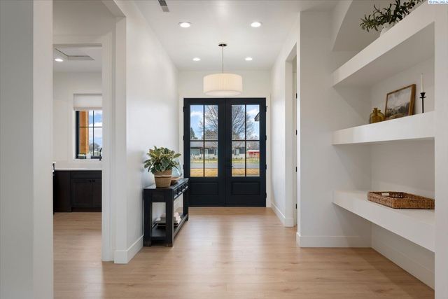 1120 Road 52, Pasco, WA 99301