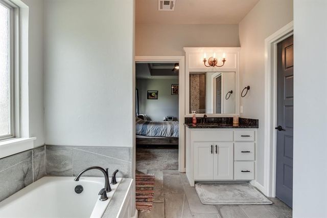 1711 W Blake Way, Mustang, OK 73064