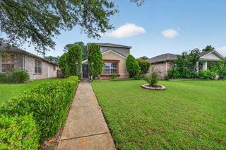 10320 Carolina Oaks Drive, Dallas, TX 75227