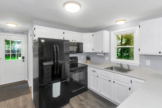 22 Porter St, Shirley, MA 01464