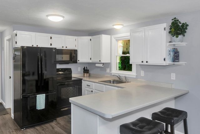 22 Porter St, Shirley, MA 01464