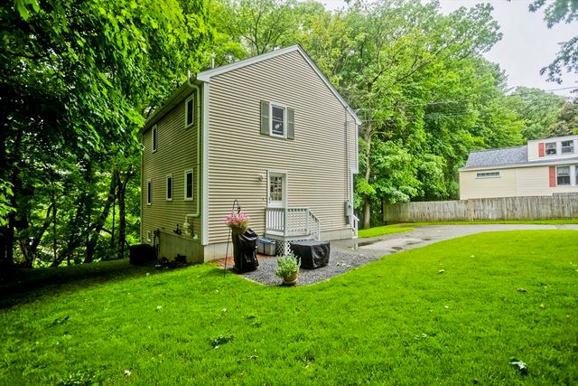 22 Porter St, Shirley, MA 01464