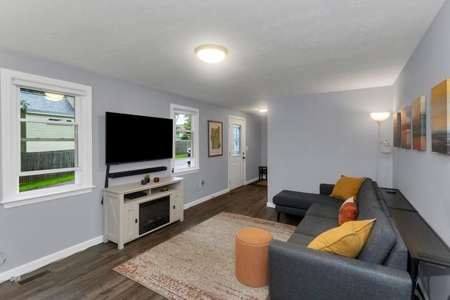 22 Porter St, Shirley, MA 01464