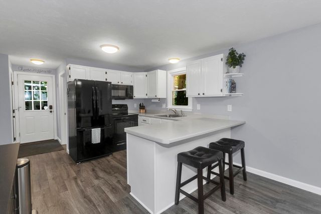 22 Porter St, Shirley, MA 01464