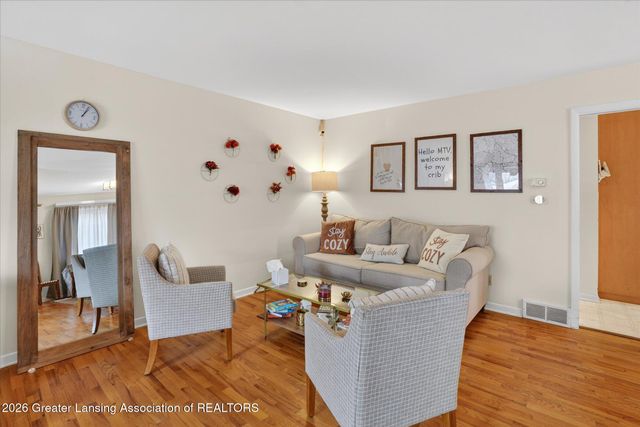 3227 Glasgow Drive, Lansing, MI 48911