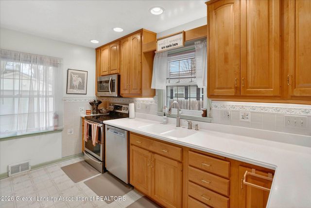 3227 Glasgow Drive, Lansing, MI 48911