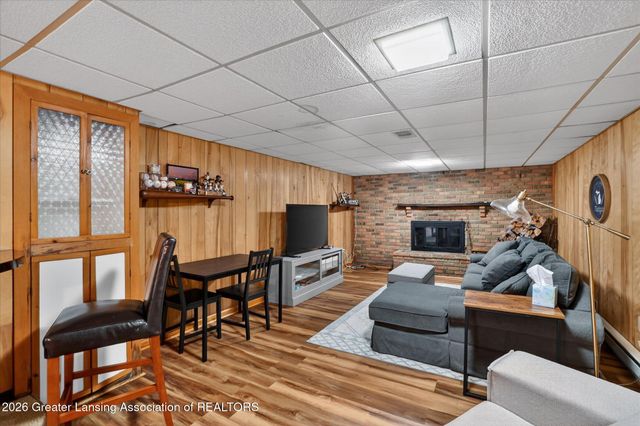 3227 Glasgow Drive, Lansing, MI 48911