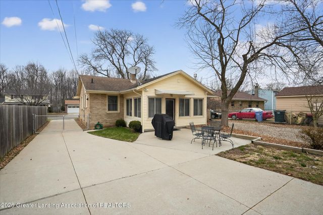 3227 Glasgow Drive, Lansing, MI 48911