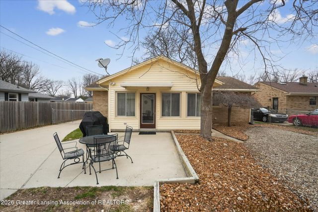 3227 Glasgow Drive, Lansing, MI 48911