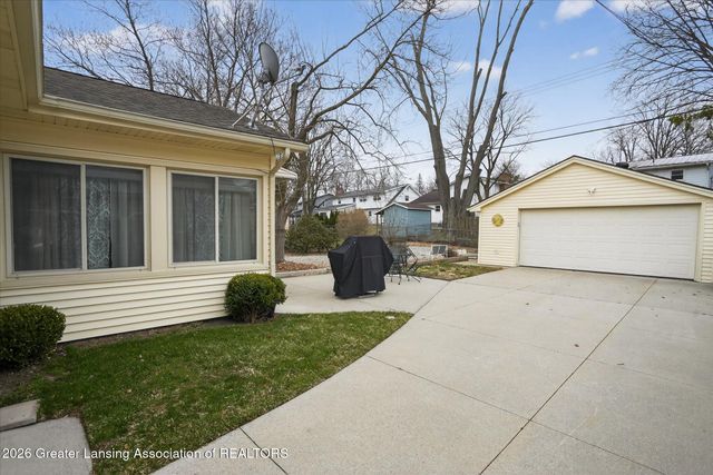 3227 Glasgow Drive, Lansing, MI 48911