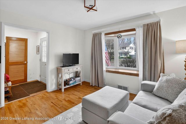 3227 Glasgow Drive, Lansing, MI 48911