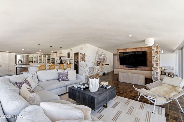 7341 N Ellison Drive, Tucson, AZ 85704