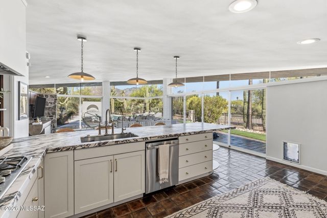 7341 N Ellison Drive, Tucson, AZ 85704