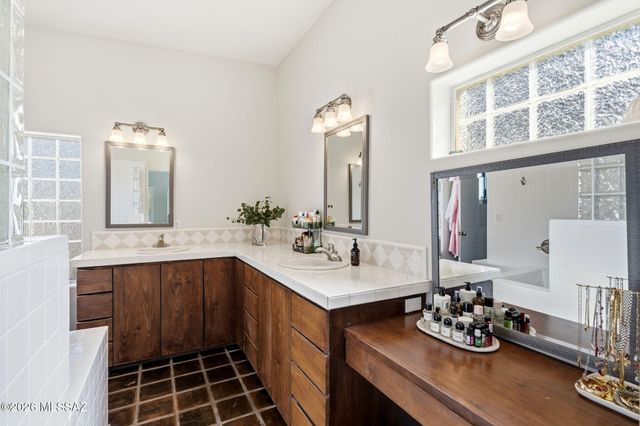 7341 N Ellison Drive, Tucson, AZ 85704