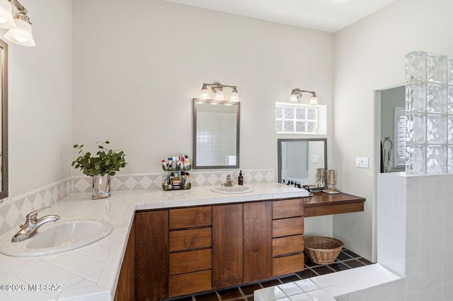 7341 N Ellison Drive, Tucson, AZ 85704