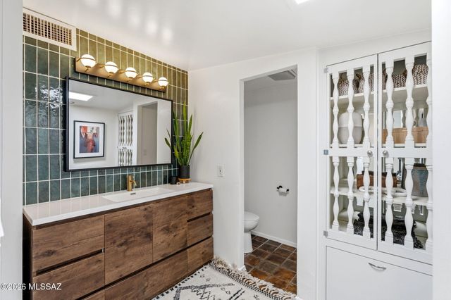 7341 N Ellison Drive, Tucson, AZ 85704