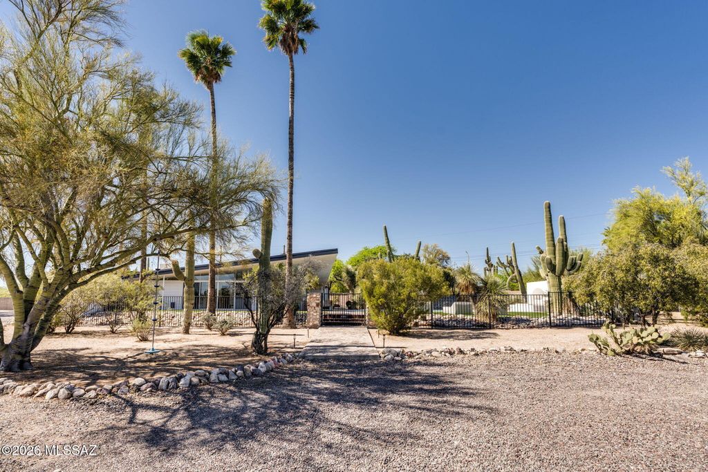 7341 N Ellison Drive, Tucson, AZ 85704