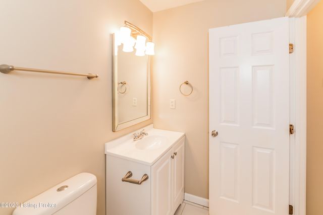 5933 Midnight Ln, Louisville, KY 40229