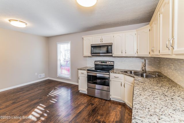 5933 Midnight Ln, Louisville, KY 40229