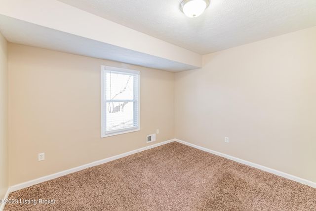 5933 Midnight Ln, Louisville, KY 40229