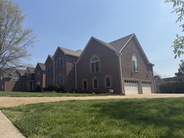 1030 Tower Hill Ln, Hendersonville, TN 37075