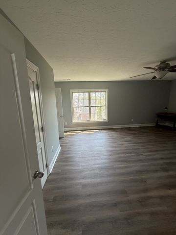 1030 Tower Hill Ln, Hendersonville, TN 37075