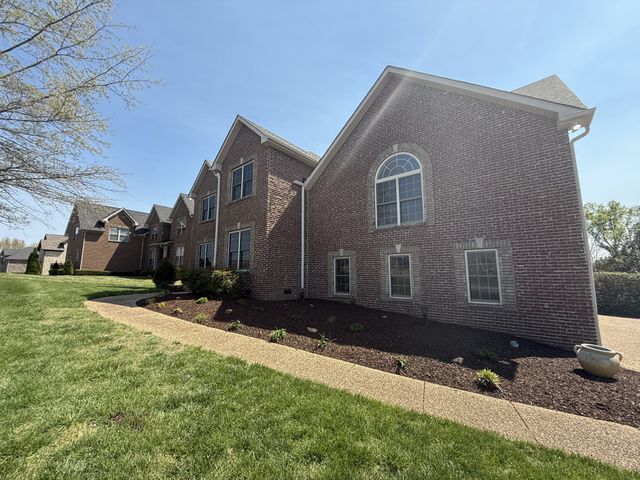 1030 Tower Hill Ln, Hendersonville, TN 37075
