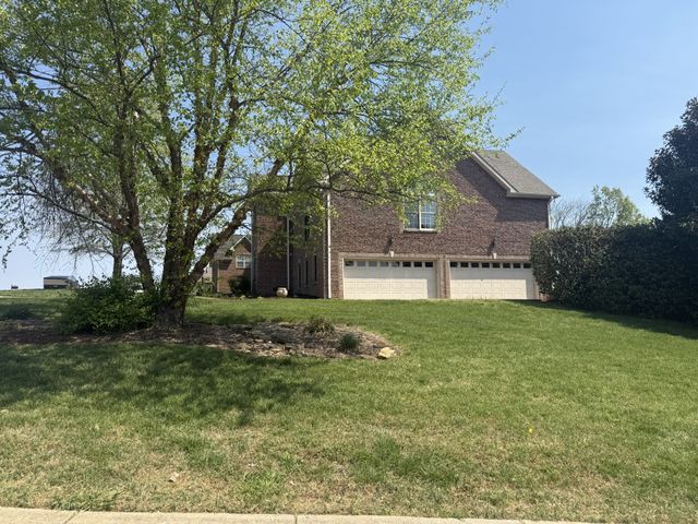 1030 Tower Hill Ln, Hendersonville, TN 37075