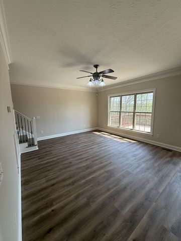 1030 Tower Hill Ln, Hendersonville, TN 37075