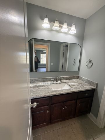 1030 Tower Hill Ln, Hendersonville, TN 37075