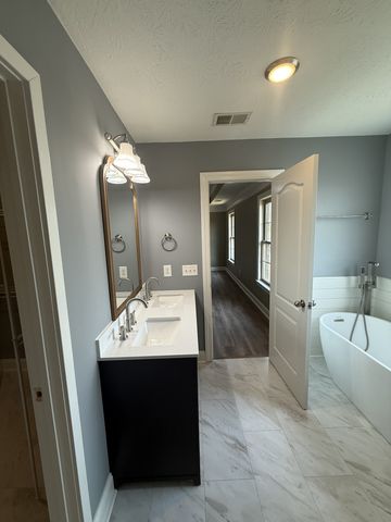 1030 Tower Hill Ln, Hendersonville, TN 37075