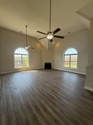 1030 Tower Hill Ln, Hendersonville, TN 37075