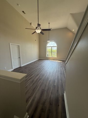 1030 Tower Hill Ln, Hendersonville, TN 37075