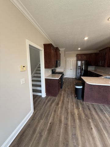 1030 Tower Hill Ln, Hendersonville, TN 37075