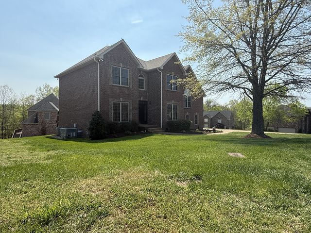 1030 Tower Hill Ln, Hendersonville, TN 37075