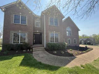 1030 Tower Hill Ln, Hendersonville, TN 37075