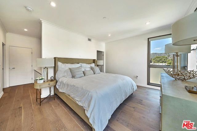 132 N Swall Drive 301, Los Angeles, CA 90048