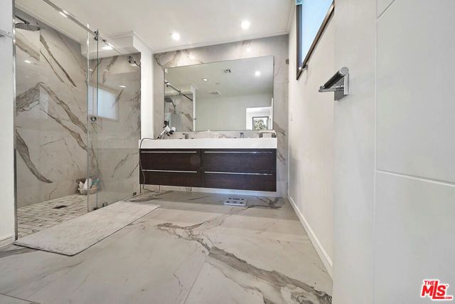 132 N Swall Drive 301, Los Angeles, CA 90048