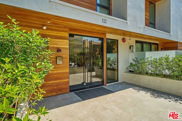 132 N Swall Drive 301, Los Angeles, CA 90048